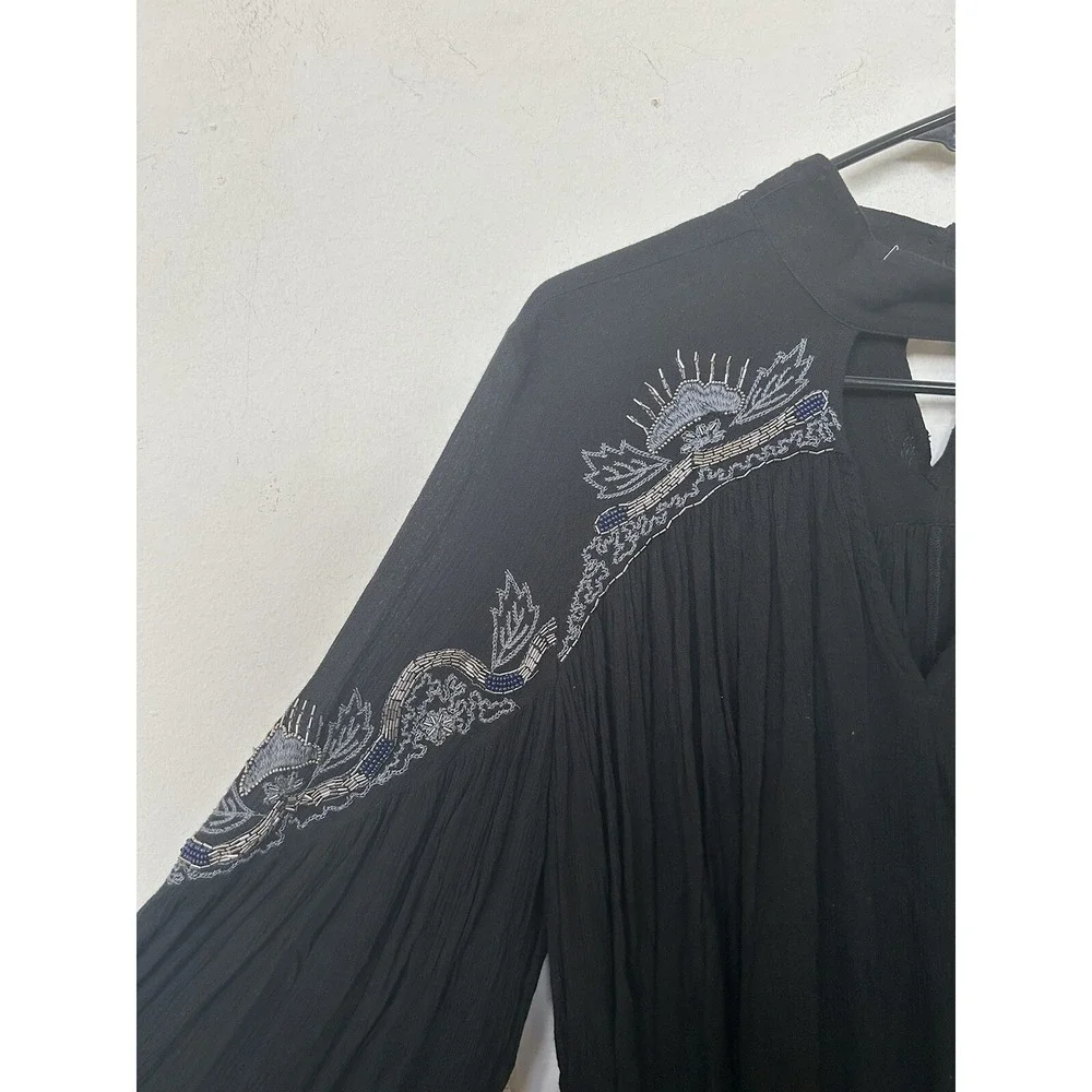 Free‎ People Sweet Fantasy Black Blue Boho Embroidered Beaded V Neck Blouse Sz M